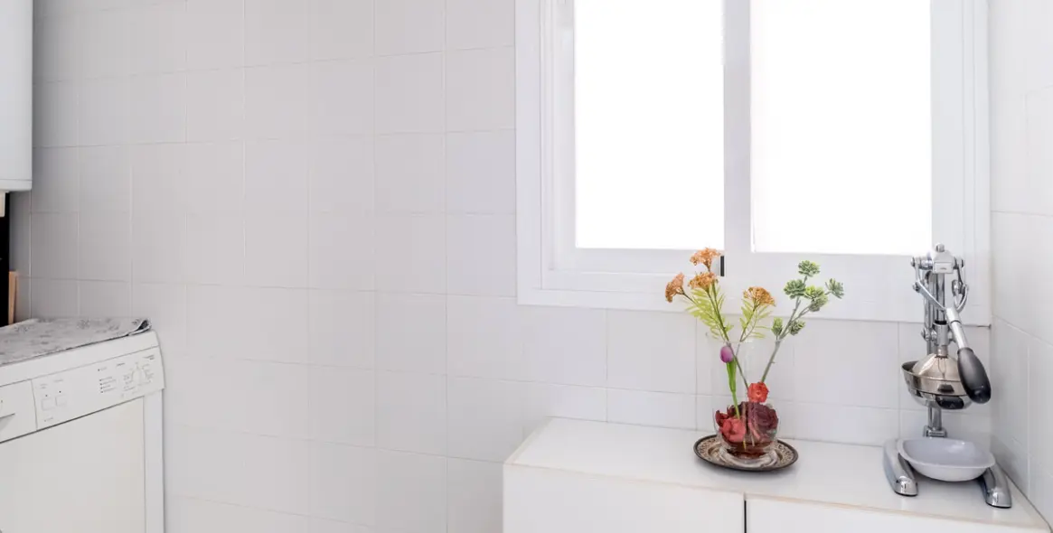 Sale of middle floor apartment in The Golden Mile 17