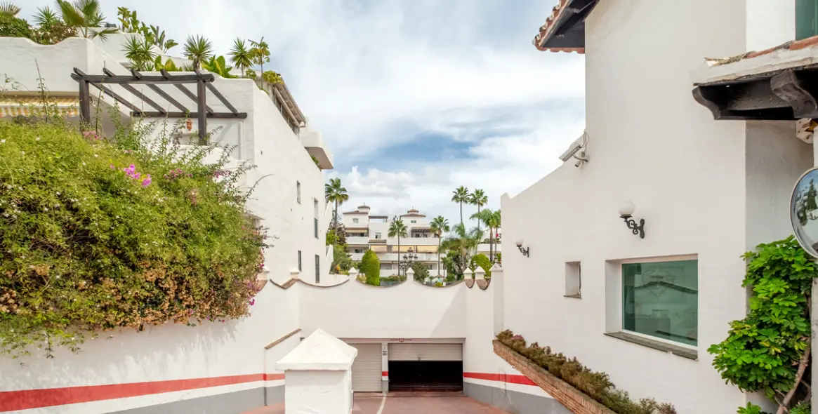 Продажа апартаментов на среднем этаже в The Golden Mile 23