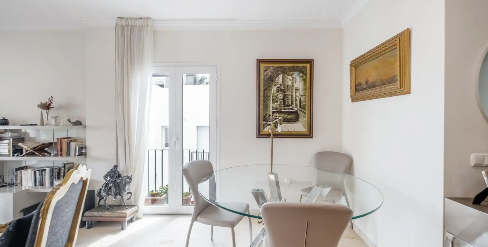 Продажа апартаментов на среднем этаже в The Golden Mile 10
