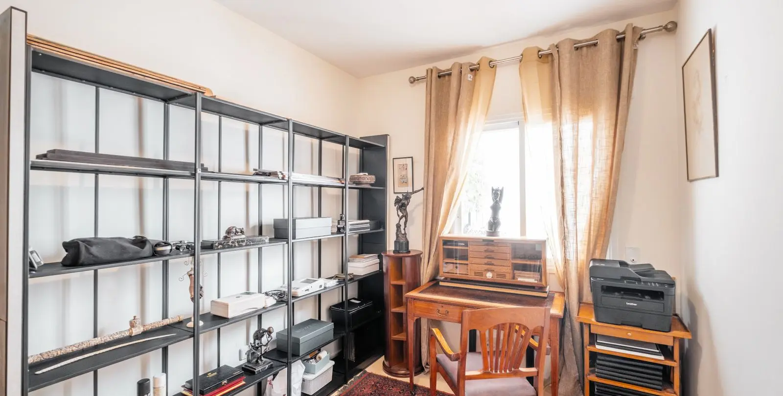 Продажа апартаментов на среднем этаже в The Golden Mile 13