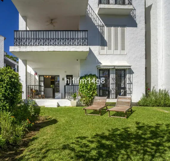 Продажа апартаментов на первом этаже в Nueva Andalucía