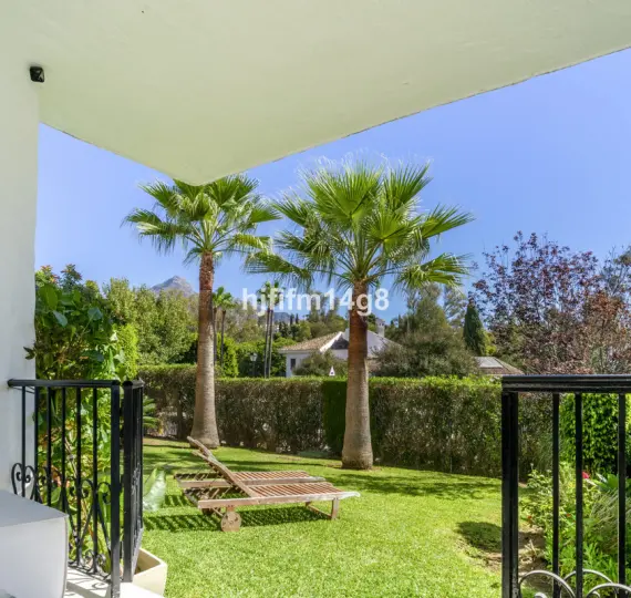 Продажа апартаментов на первом этаже в Nueva Andalucía