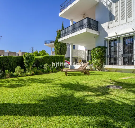 Продажа апартаментов на первом этаже в Nueva Andalucía