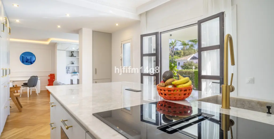 Продажа апартаментов на первом этаже в Nueva Andalucía 9