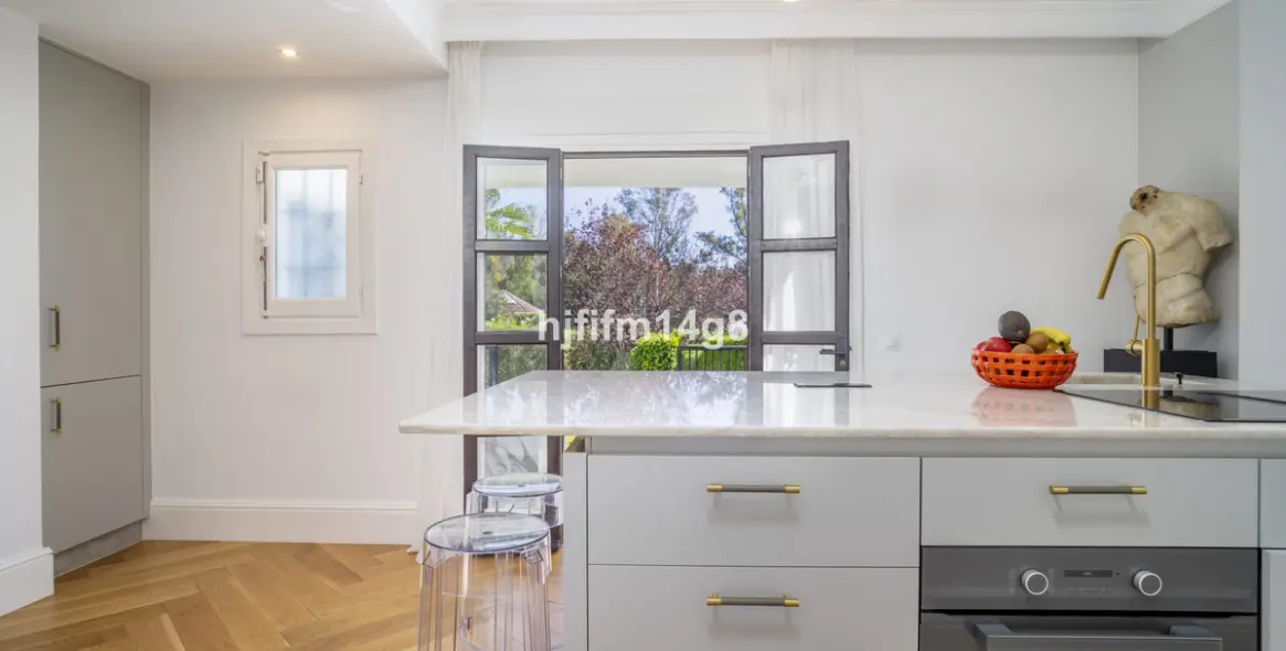 Sale of ground floor apartment in Nueva Andalucía 21