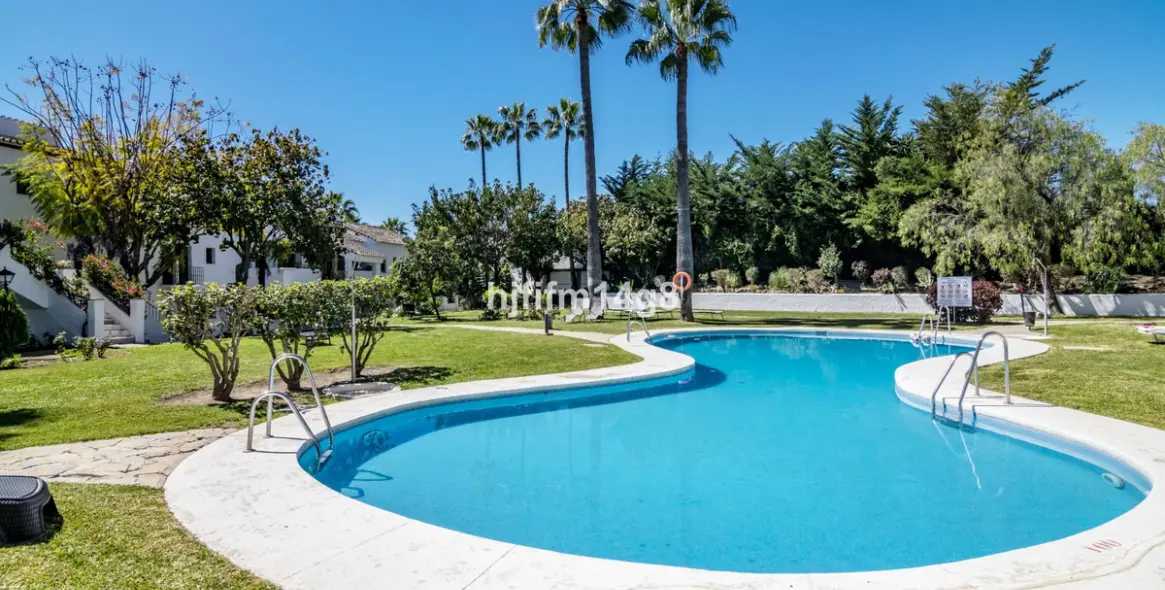 Sale of ground floor apartment in Nueva Andalucía 24