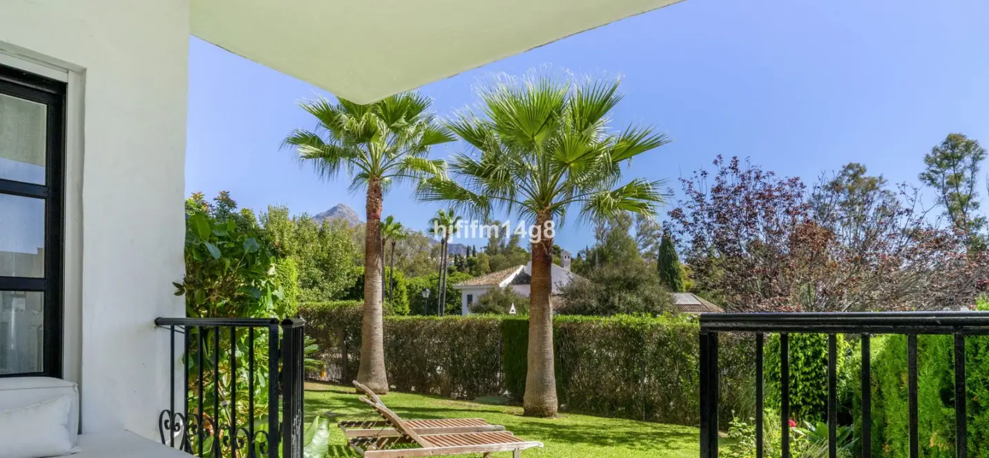 Venta de apartamento en planta baja en Nueva Andalucía 2