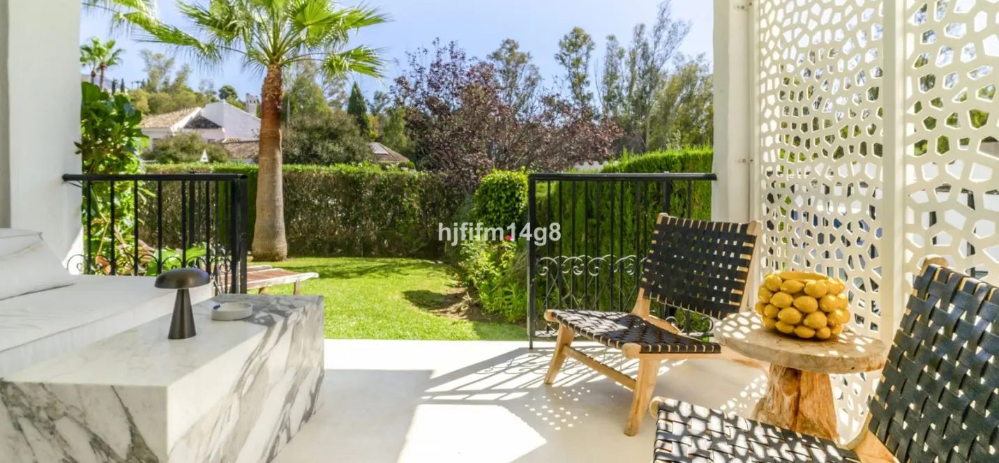 Venta de apartamento en planta baja en Nueva Andalucía 3
