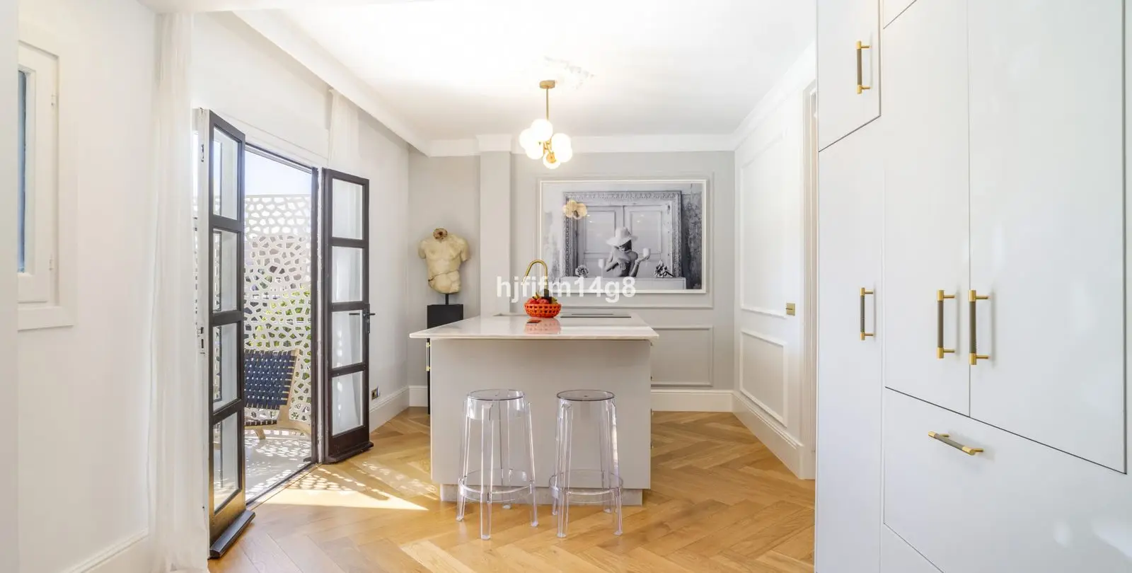Sale of ground floor apartment in Nueva Andalucía 8