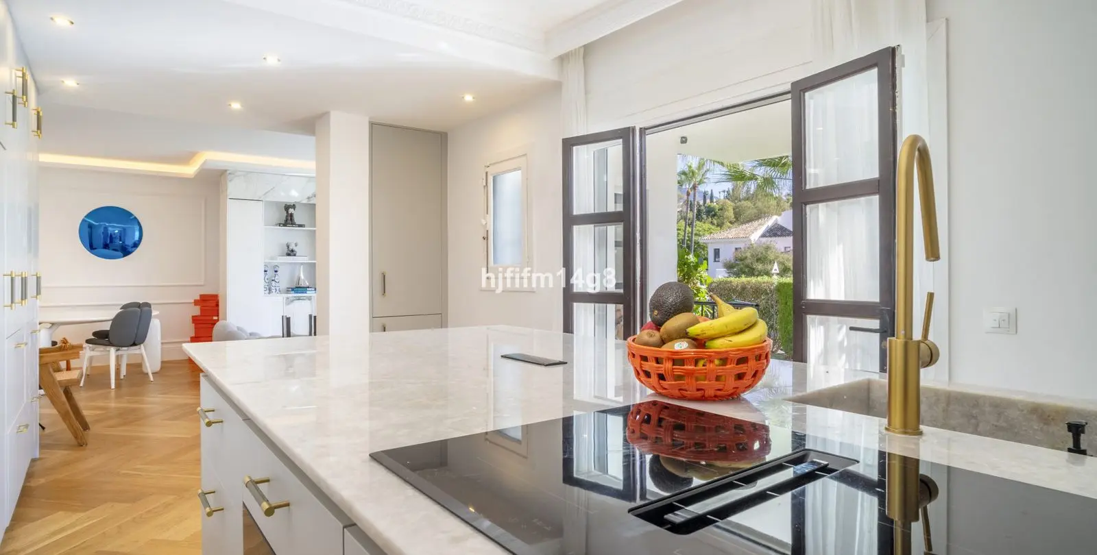 Sale of ground floor apartment in Nueva Andalucía 9