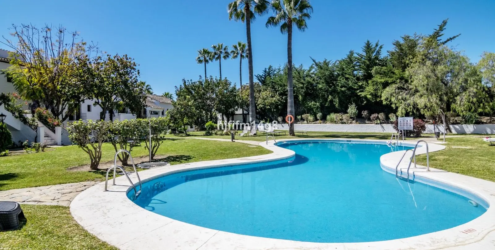 Sale of ground floor apartment in Nueva Andalucía 24