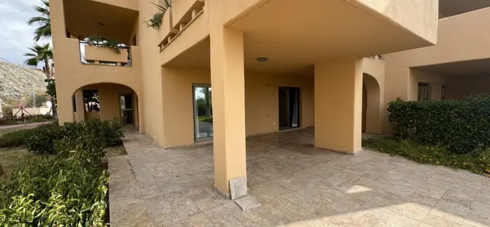 Продажа апартаментов на первом этаже в Atalaya 0