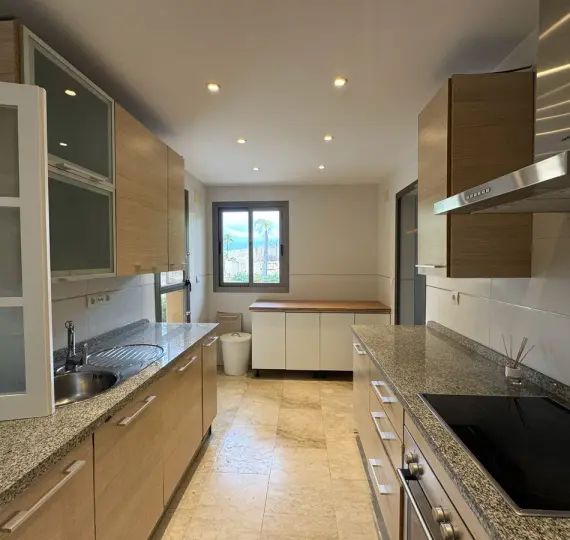 Продажа апартаментов на первом этаже в Atalaya