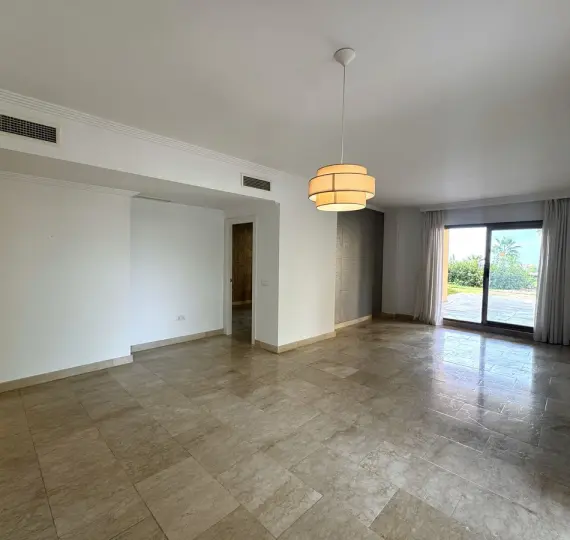 Продажа апартаментов на первом этаже в Atalaya