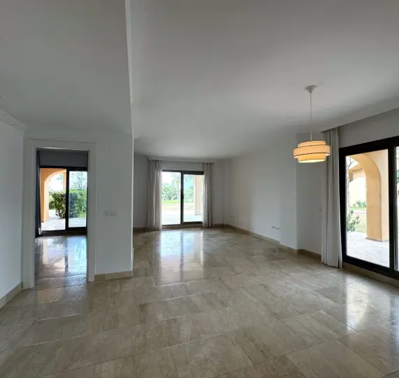 Продажа апартаментов на первом этаже в Atalaya