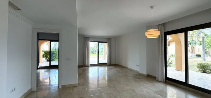 Продажа апартаментов на первом этаже в Atalaya 3