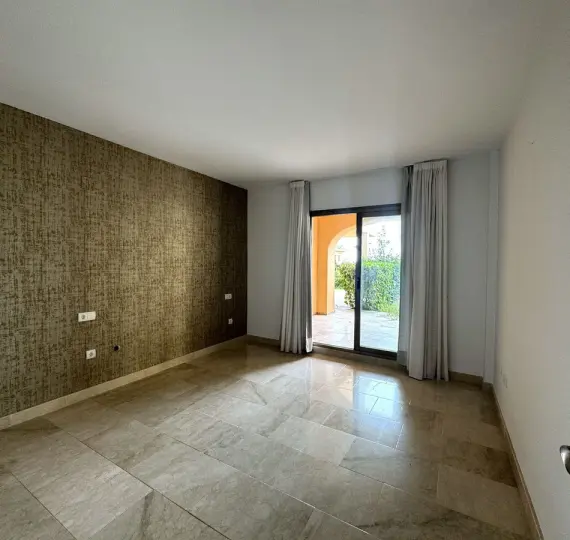 Продажа апартаментов на первом этаже в Atalaya