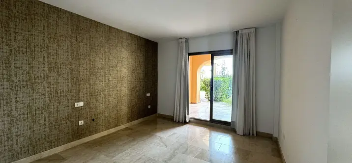 Продажа апартаментов на первом этаже в Atalaya 4