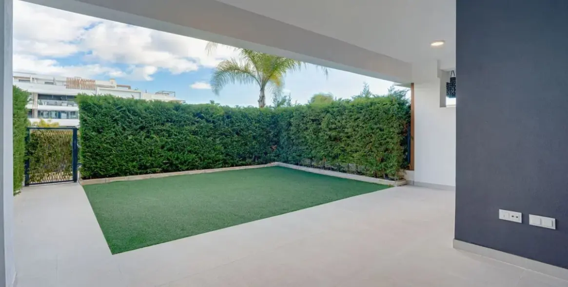 Продажа апартаментов на первом этаже в Bel Air 7