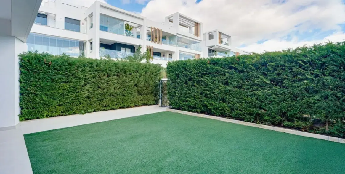 Продажа апартаментов на первом этаже в Bel Air 8