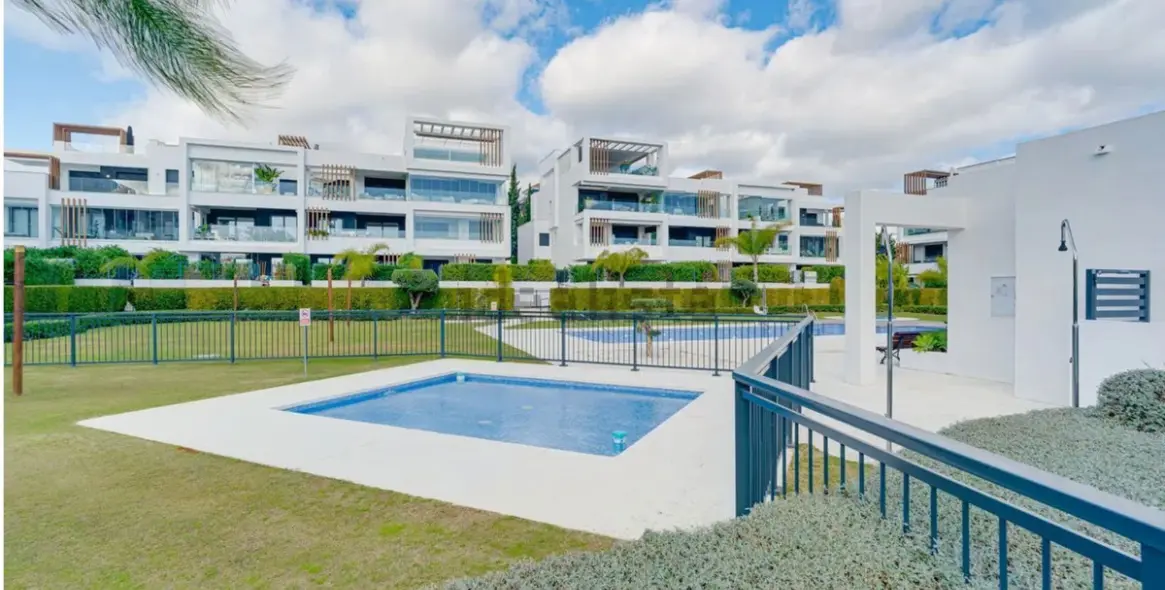 Продажа апартаментов на первом этаже в Bel Air 9