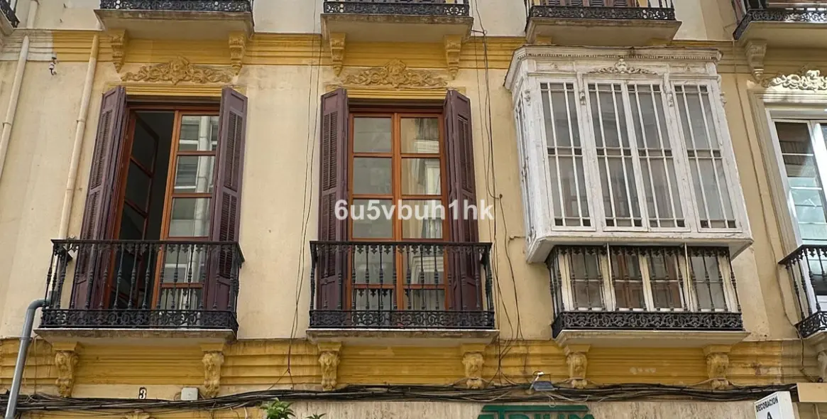 Sale of ground floor apartment in Malaga (district Málaga Centro) 1