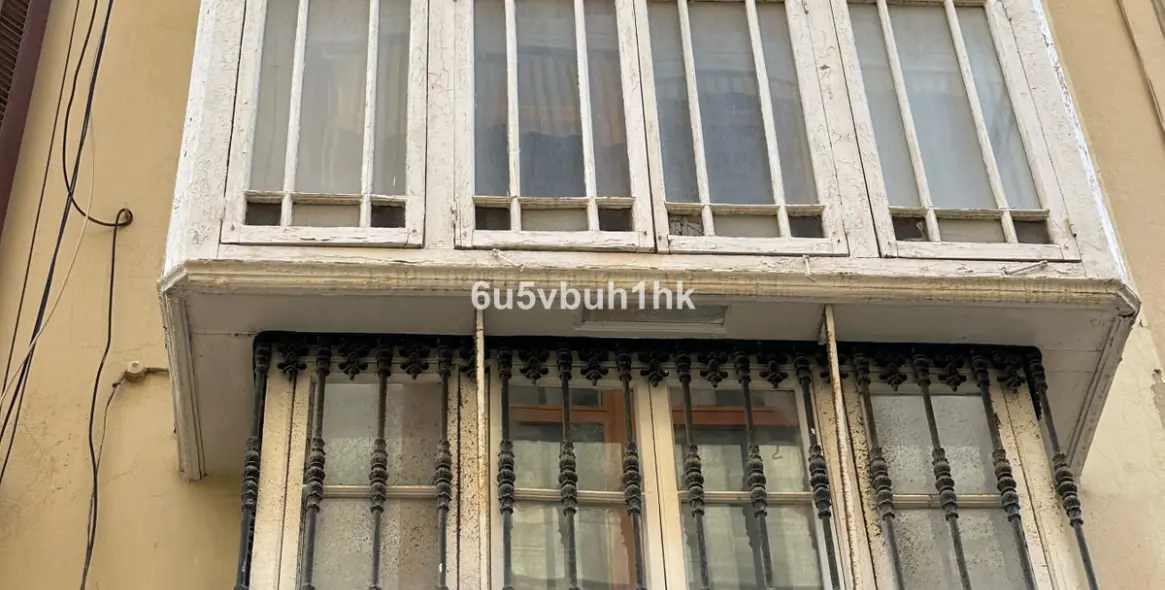 Sale of ground floor apartment in Malaga (district Málaga Centro) 2