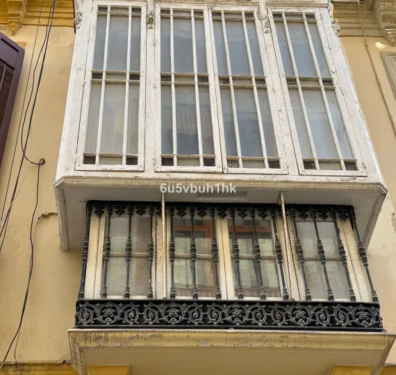 Ground floor apartment R5218129