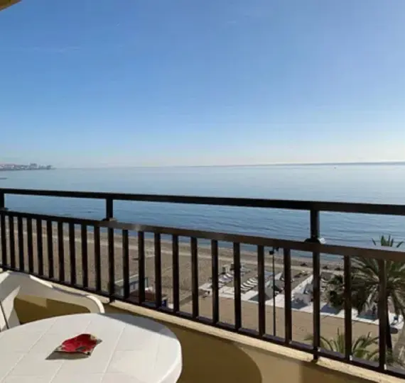 Sale of middle floor apartment in Fuengirola