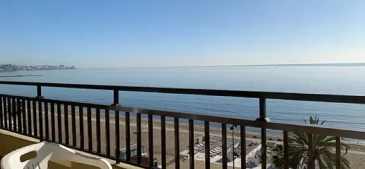 Sale of middle floor apartment in Fuengirola 0