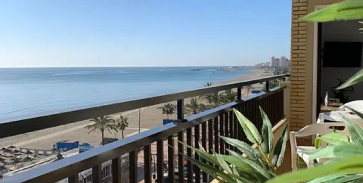 Sale of middle floor apartment in Fuengirola 2