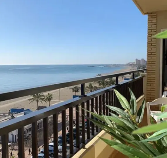 Sale of middle floor apartment in Fuengirola