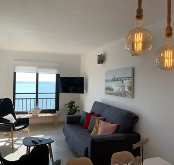 Sale of middle floor apartment in Fuengirola