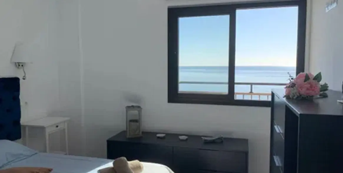 Sale of middle floor apartment in Fuengirola 10