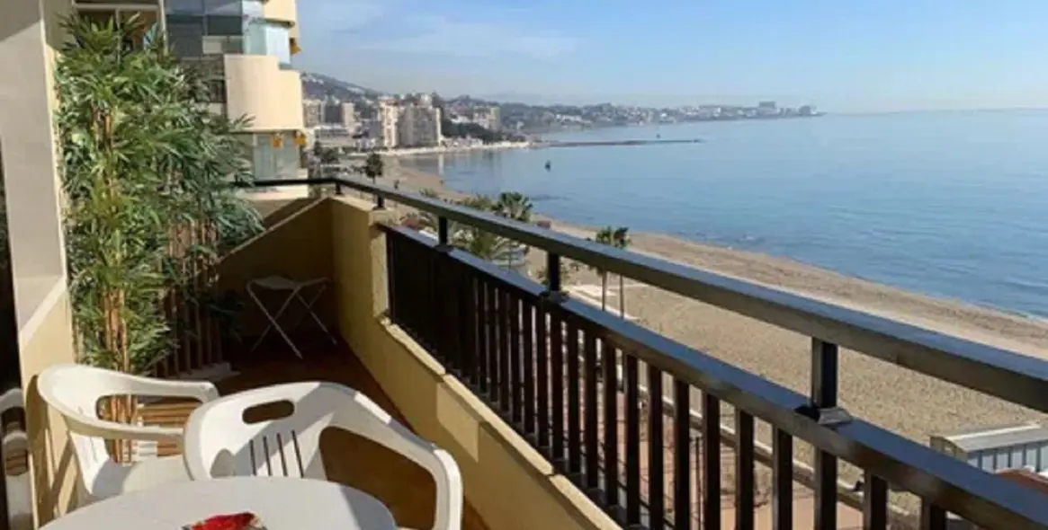 Sale of middle floor apartment in Fuengirola 12
