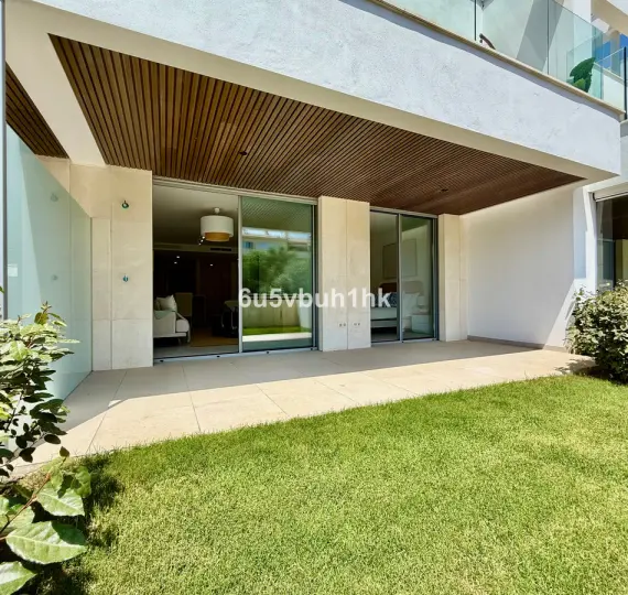 Продажа апартаментов на первом этаже в Elviria