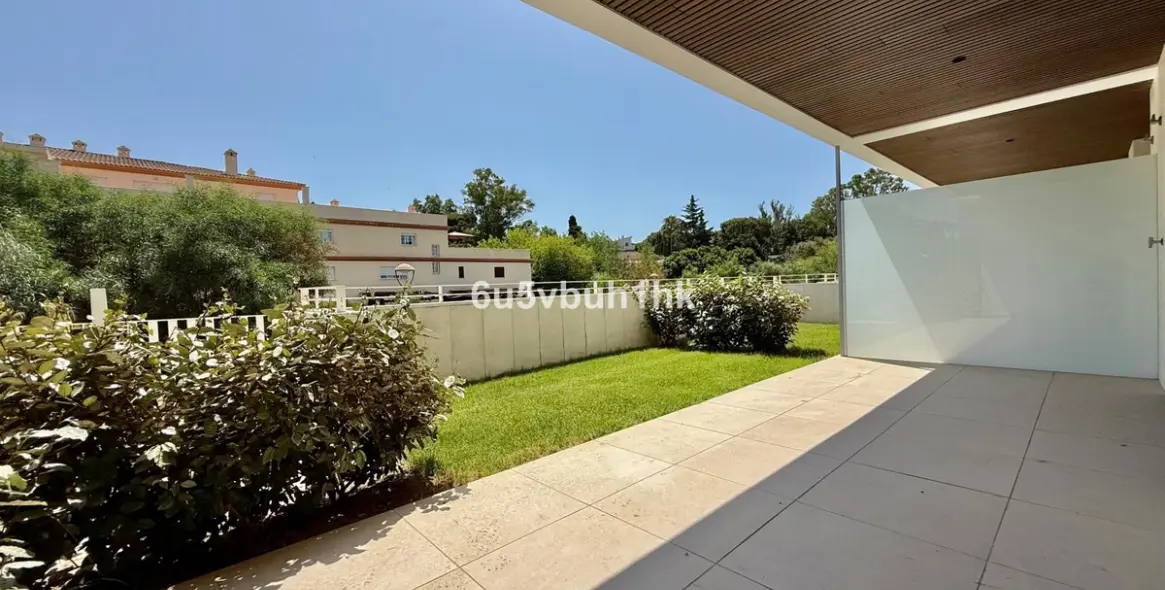 Продажа апартаментов на первом этаже в Elviria 2