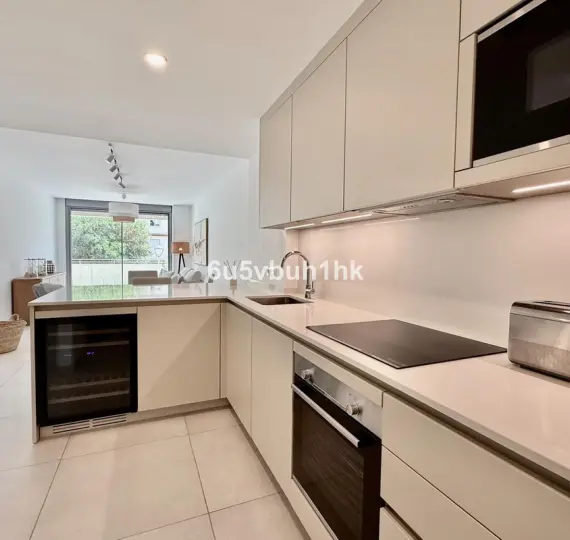 Продажа апартаментов на первом этаже в Elviria