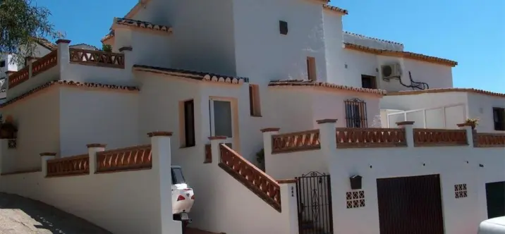 Продажа дома на две семьи в Calahonda 0