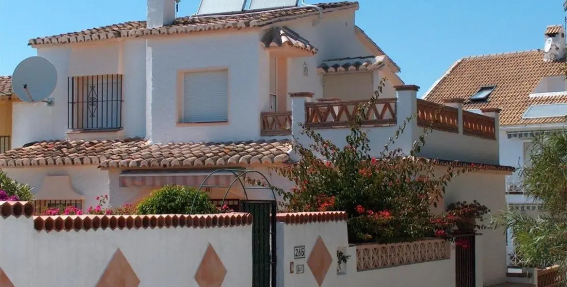 Продажа дома на две семьи в Calahonda 2