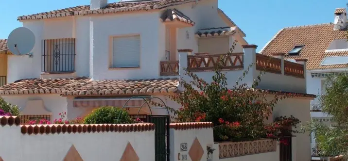 Продажа дома на две семьи в Calahonda 1