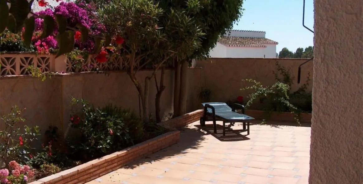 Продажа дома на две семьи в Calahonda 4