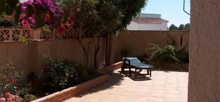 Продажа дома на две семьи в Calahonda 3