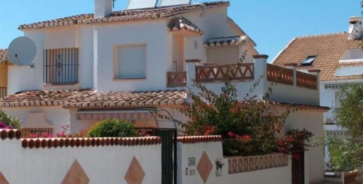 Продажа дома на две семьи в Calahonda 10