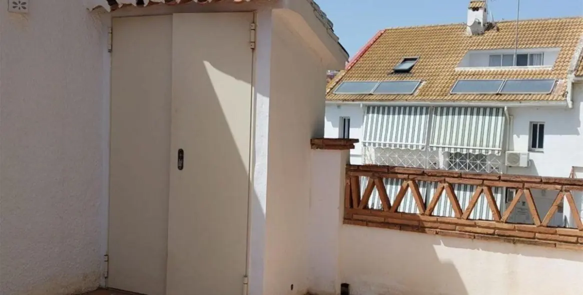 Продажа дома на две семьи в Calahonda 15