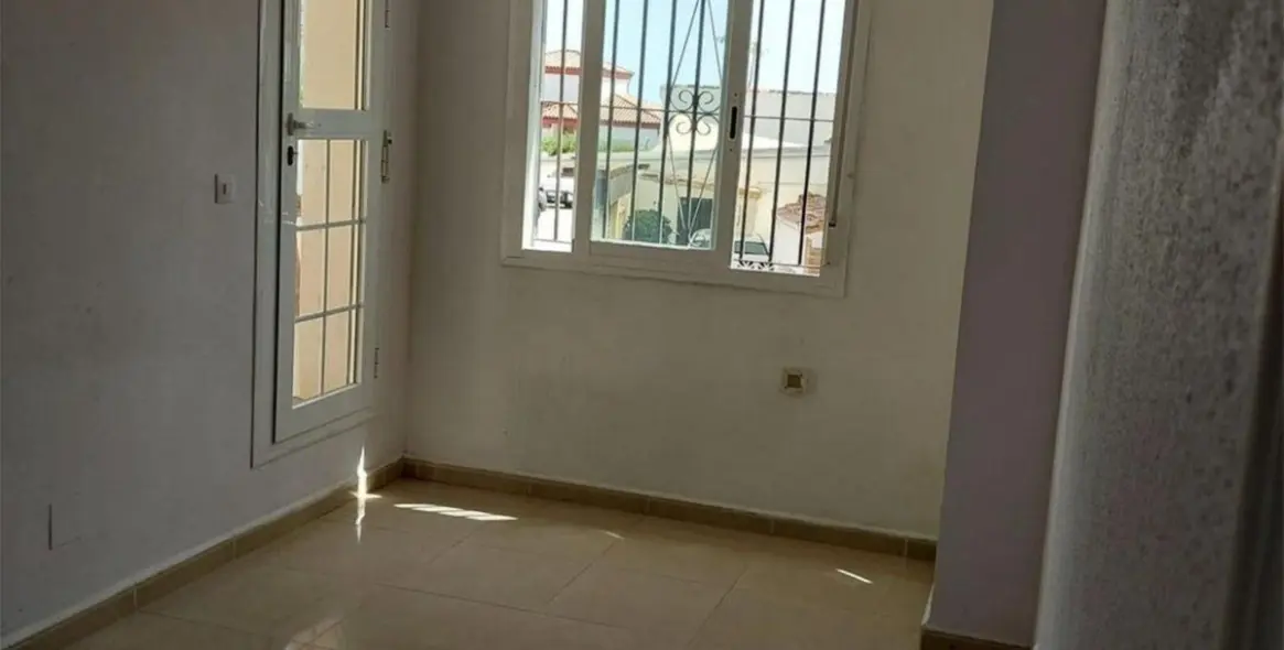 Продажа дома на две семьи в Calahonda 16