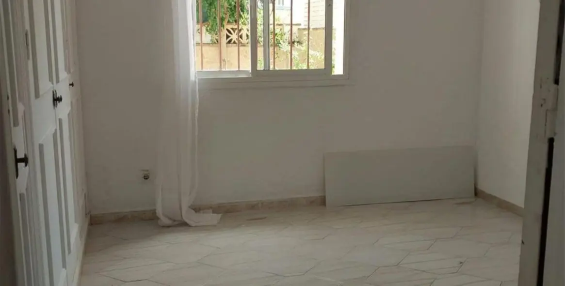 Продажа дома на две семьи в Calahonda 18