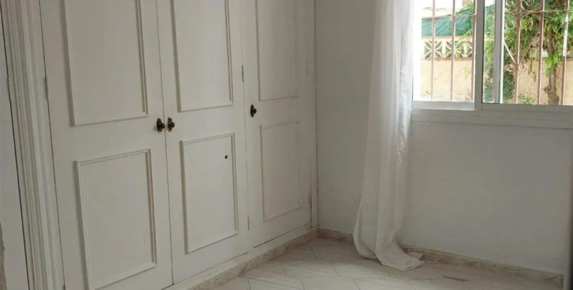 Продажа дома на две семьи в Calahonda 19