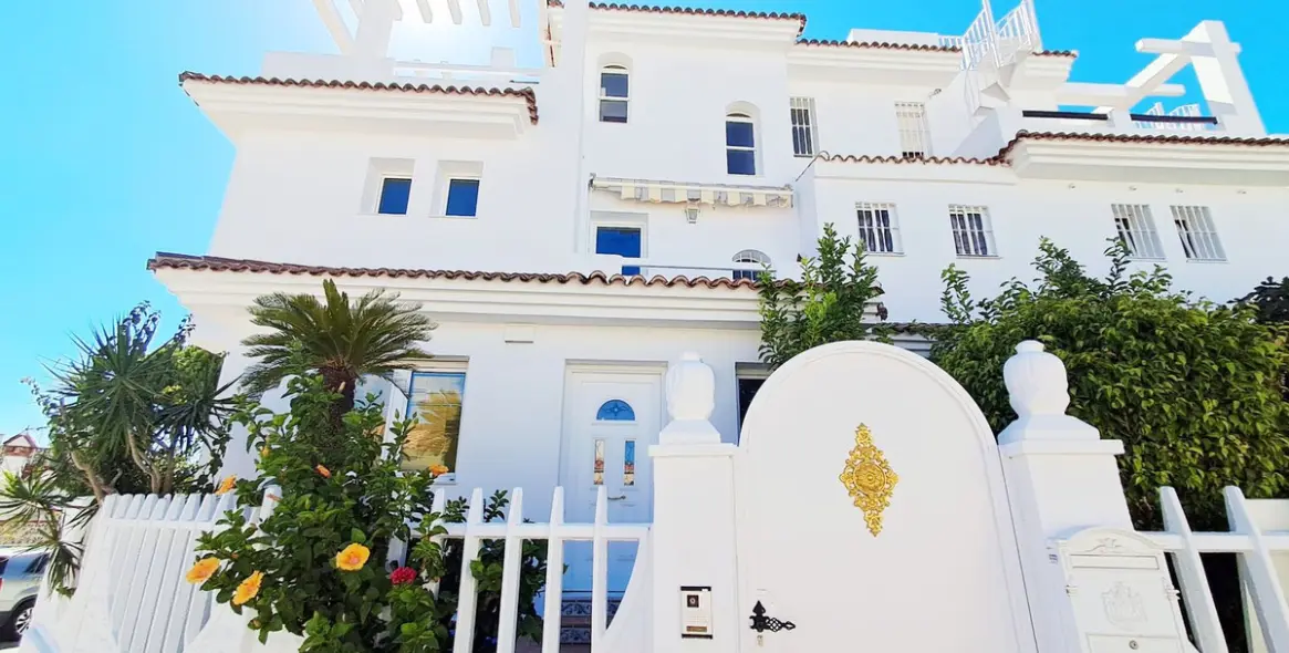 Продажа дома на две семьи в Benalmadena 1