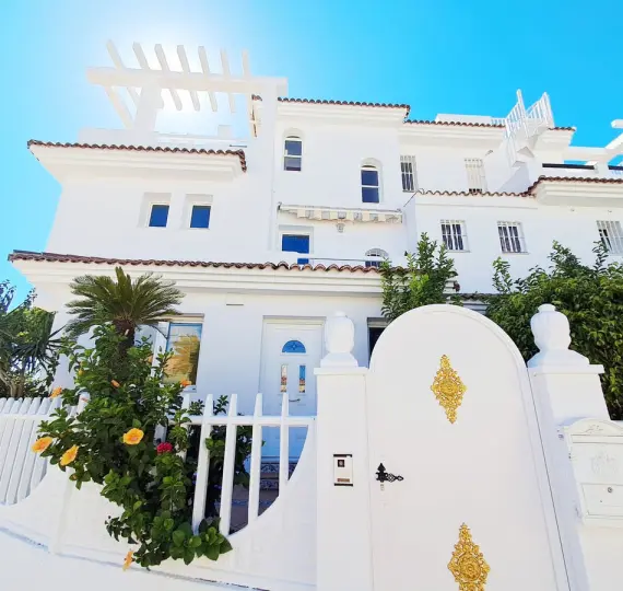 Продажа дома на две семьи в Benalmadena